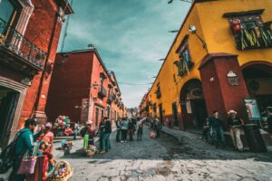 10 fun jobs for English-speaking expats in Mexico - AZ Big Media