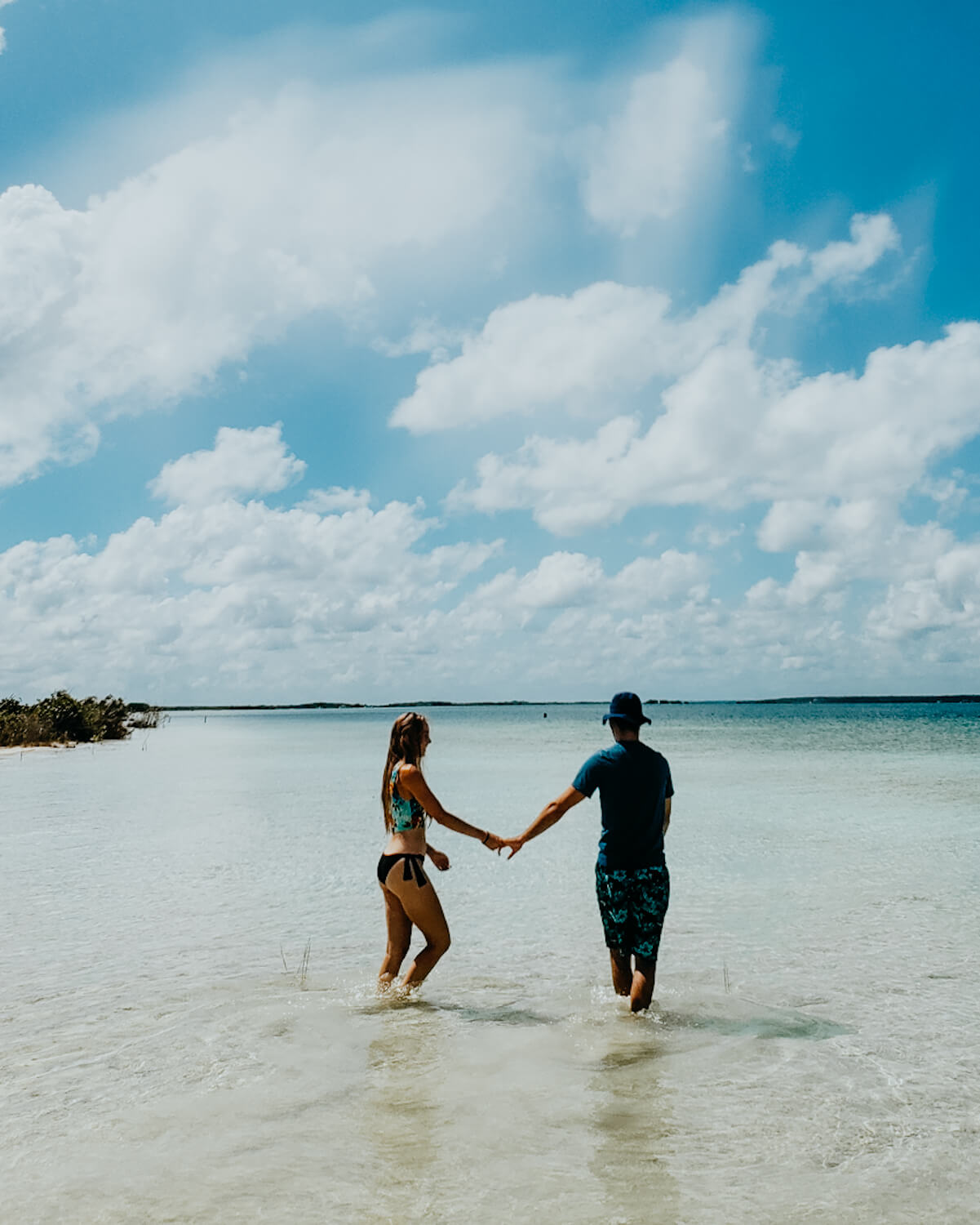 bacalar's lagoon of seven colors