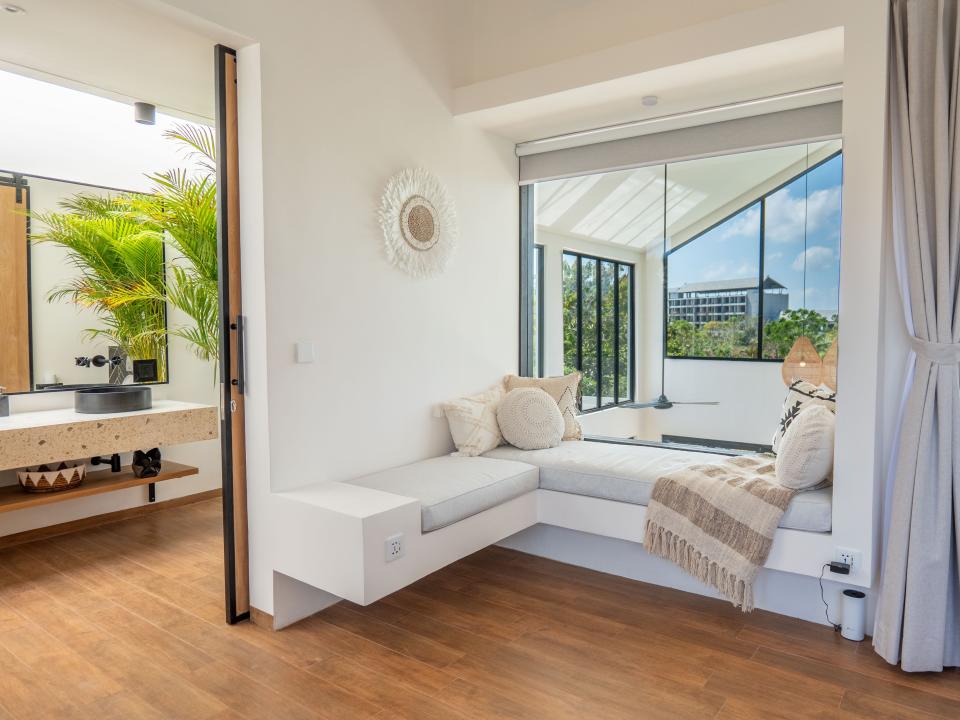 A window seat over the mezzanine.