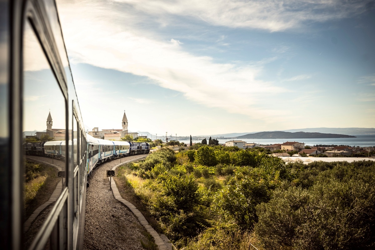 Popular InterCity Train Begins Summer Service between Budapest and Split