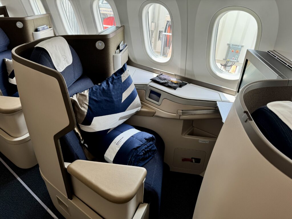 Lufthansa 787-9 business class seat