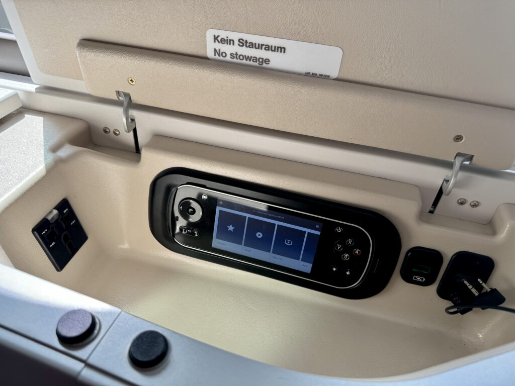 lufthansa 787 business class electronics