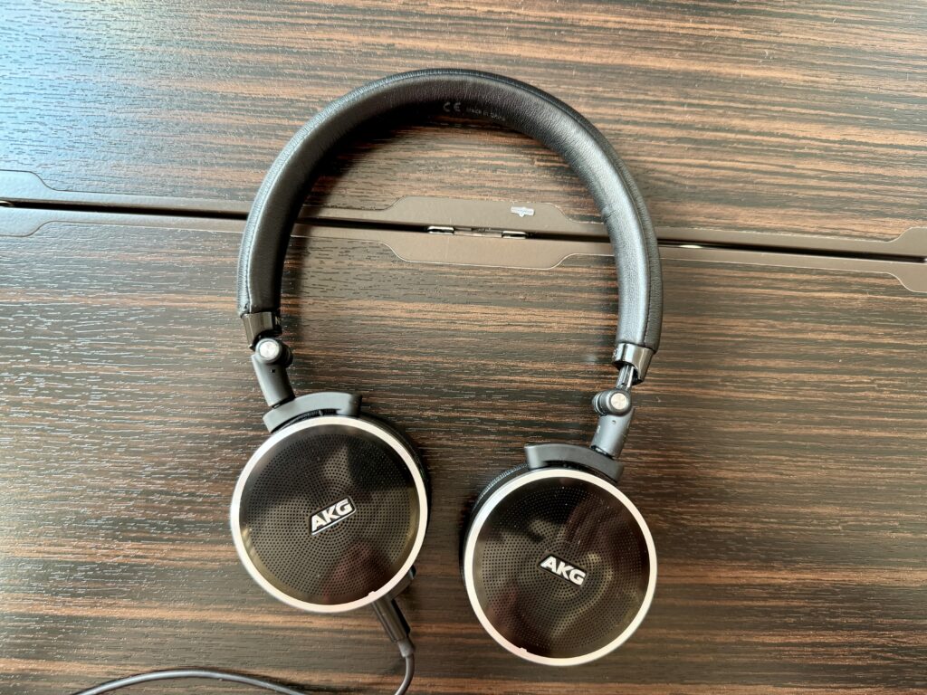 lufthansa 787-9 business class headphones