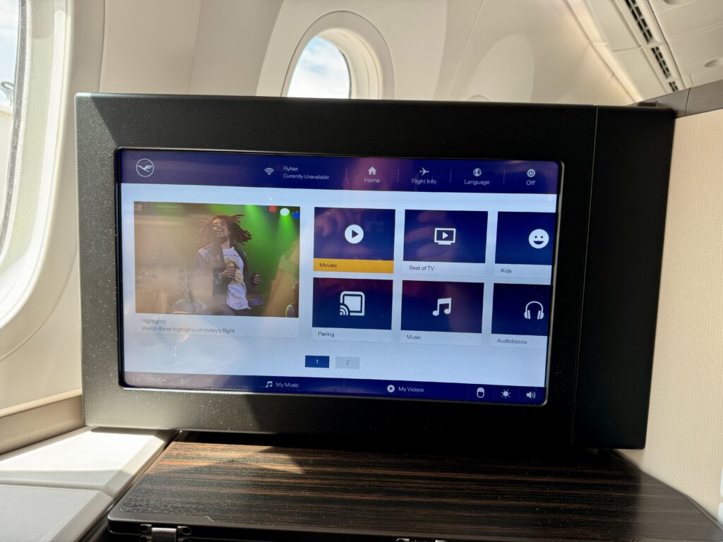 lufthansa 787-9 business class IFE