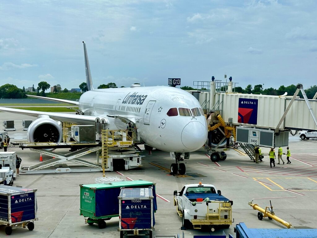 Lufthansa 787-9 aircraft exterior