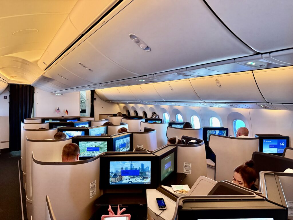 lufthansa business class 787 rear facing cabin