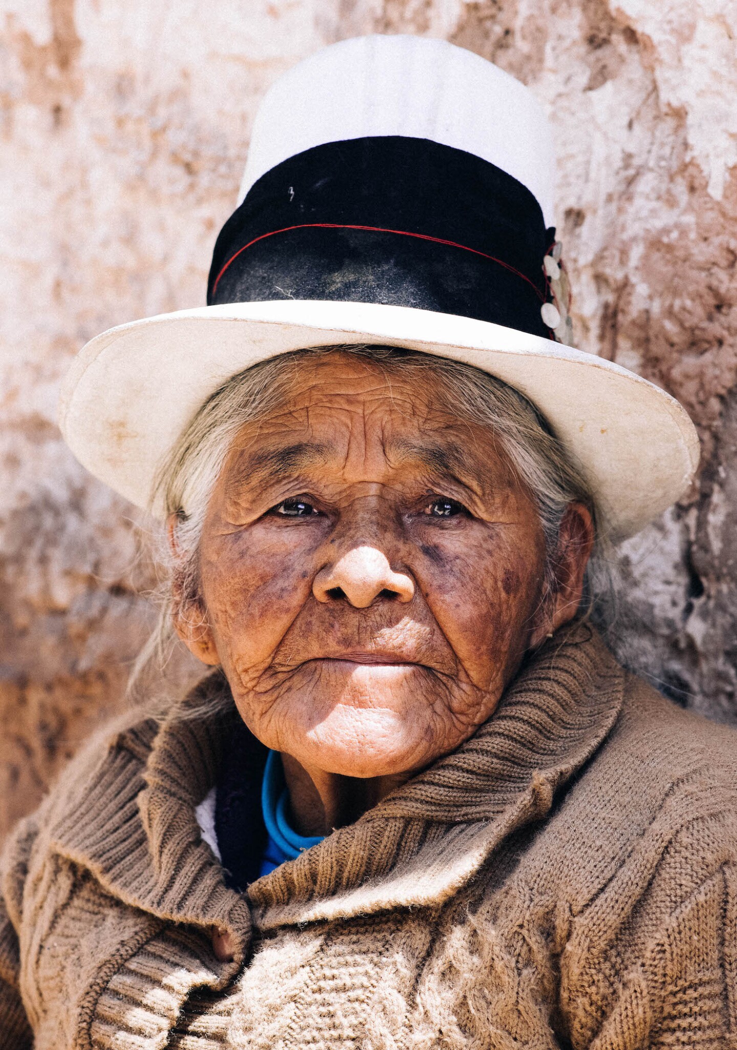 Local women wearing traditional top hats caught Laucht’s eye while traveling in Peru.