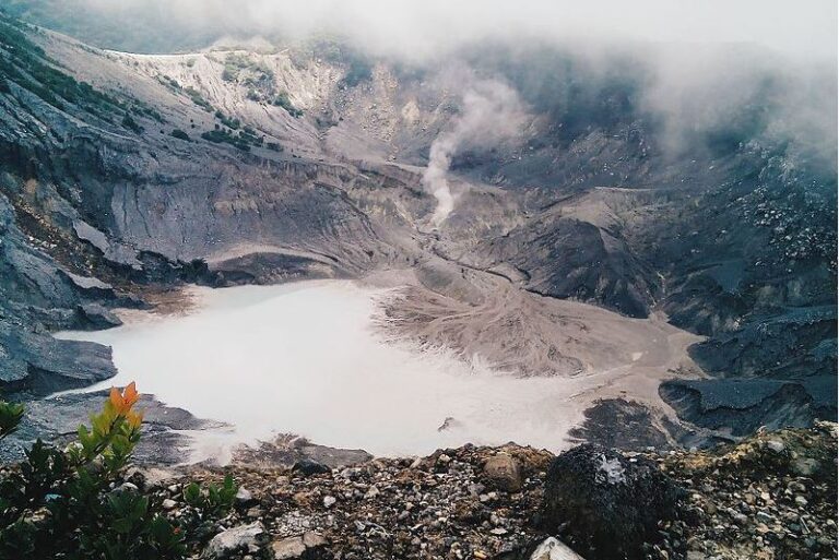 Is it safe to travel to Indonesia and Bali? Tangkuban Perahu erupts