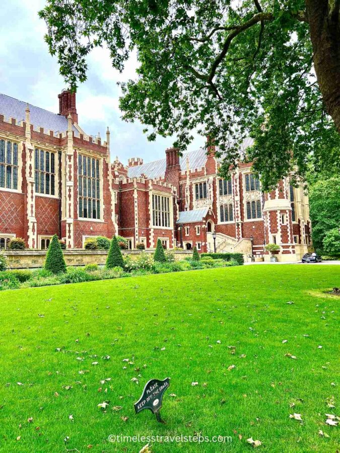 well maintained green lawns in the foreground to the great hall lincoln's inn london 