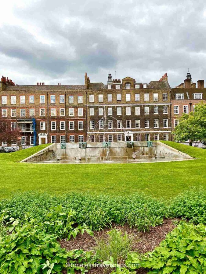 the central part of the gardens in Lincoln's Inn