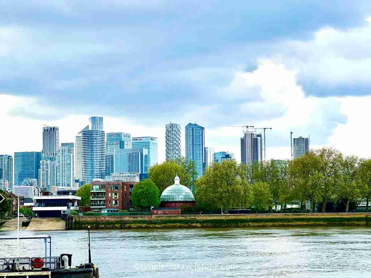 river walk in Greenwich with view of Island Gardens and Isle of Dogs across the Thames