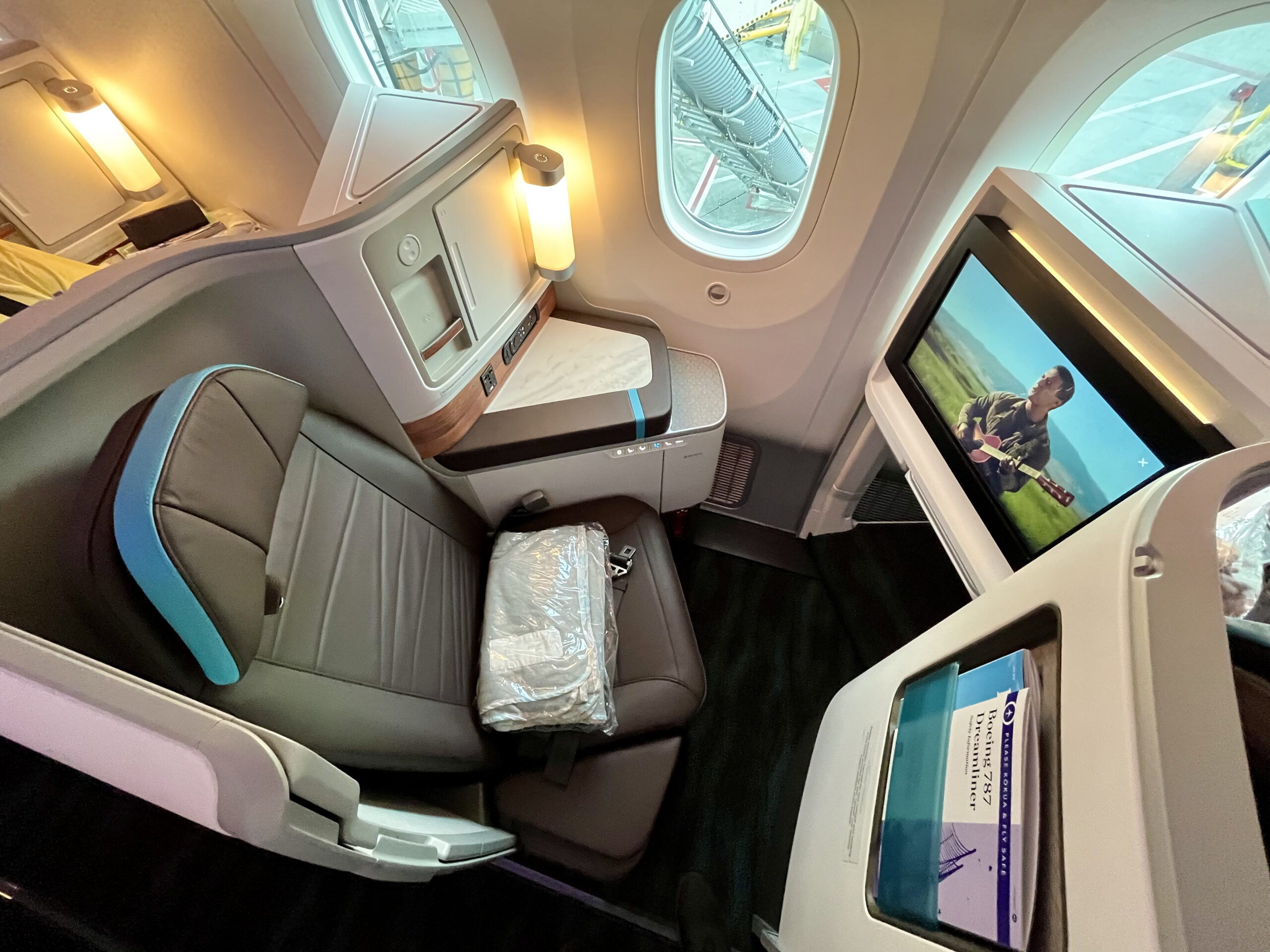 Hawaiian Airlines first class suite from above