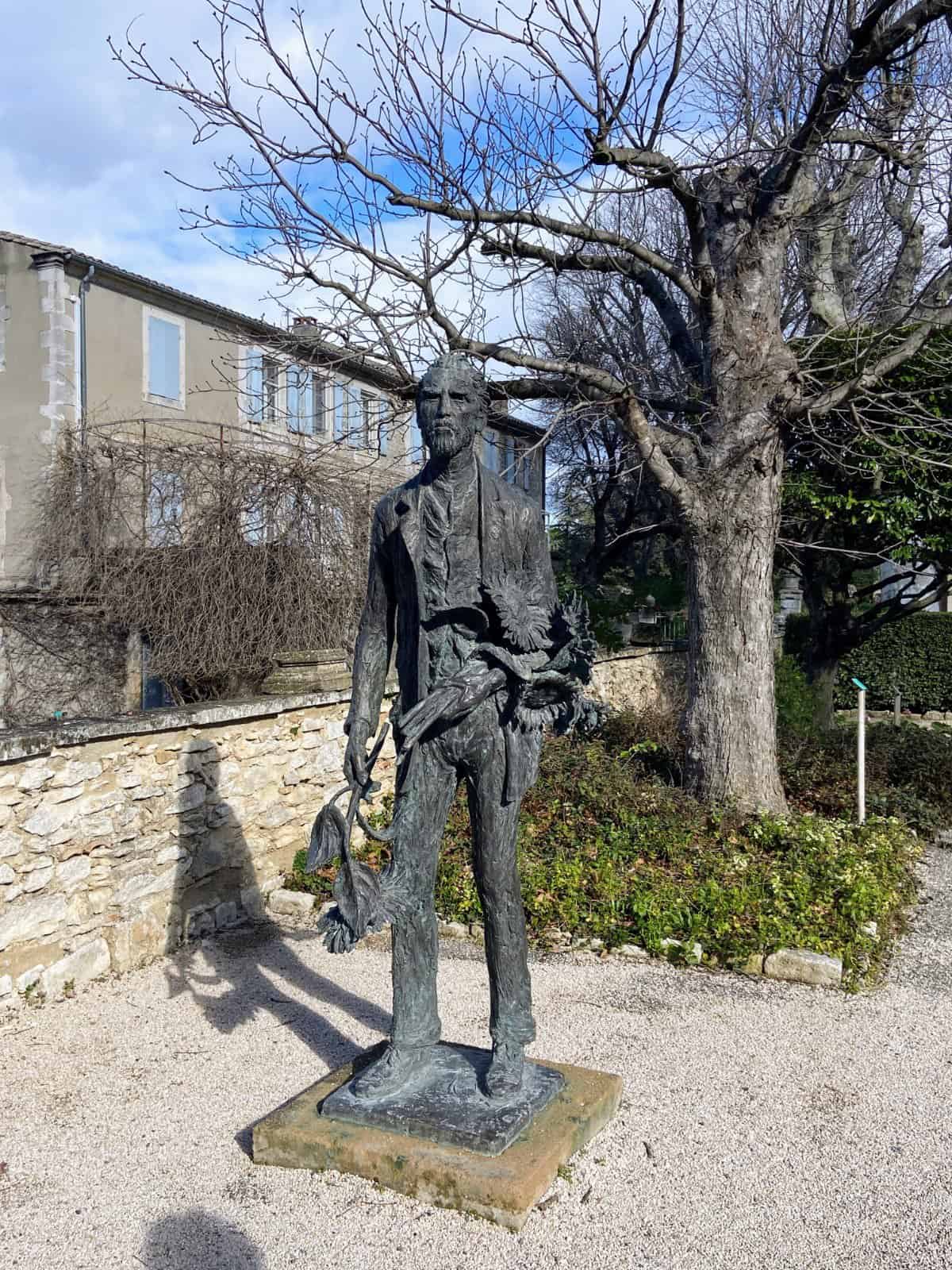 Metal statue of Vincent Van Gogh in Saint-Rémy-de-Provence