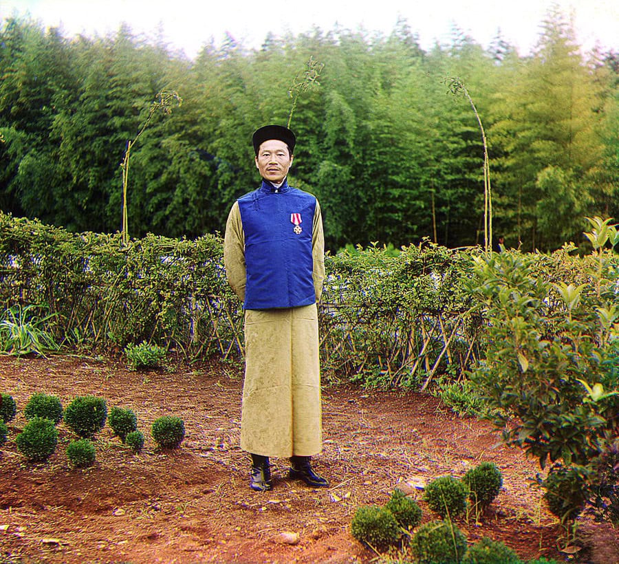 A colourised archival photo of Chinese tea expert Lao Jin Jao in Georgia.