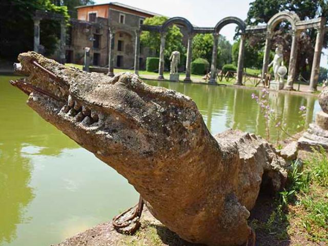 crocodile ruined statue at villa adriana tivoli