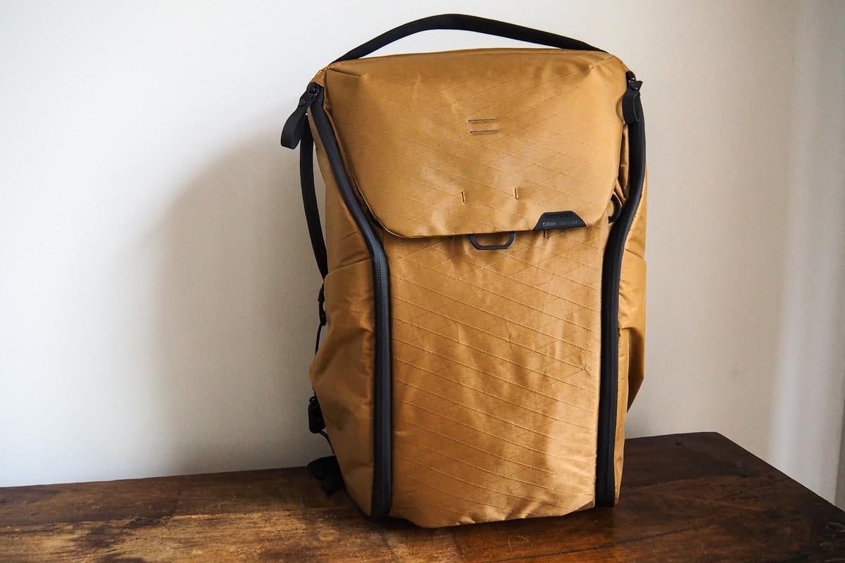 Peak Design Everyday Backpack 30L Coyote - Ideal for Travel and Photography Gear