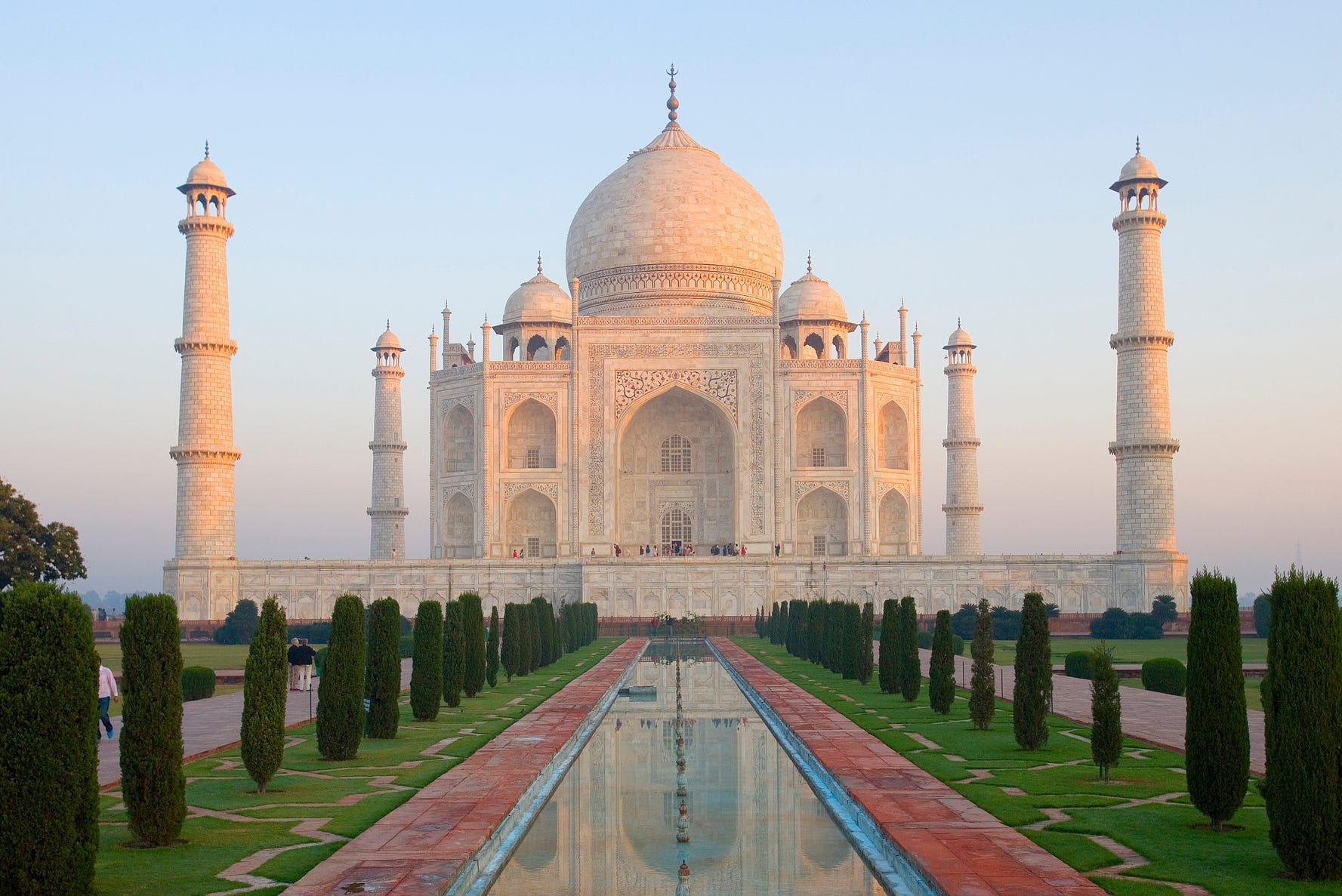 taj mahal at sunrise
