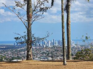 Moving to Panama slashed an expat's expenses. Here's how much he pays for housing and bills for a family of 4.