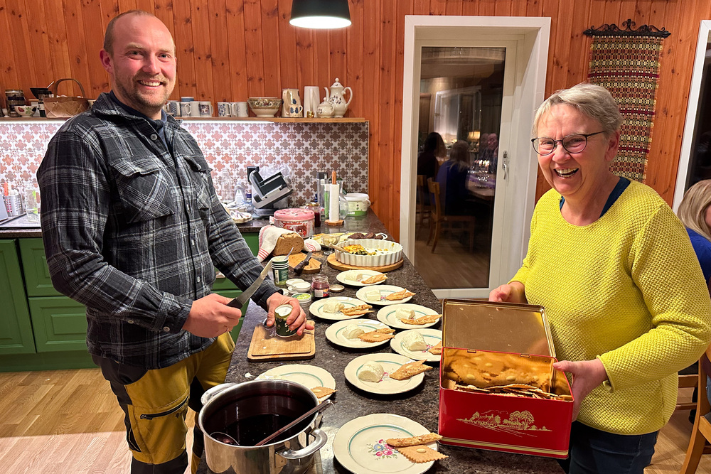 Anna and Lars preparing our desert with Nyr ice cream and homemade cookies.