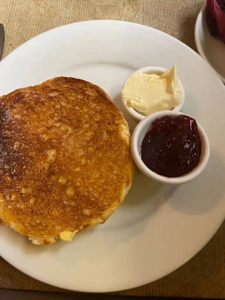 Sally Lunn's bun with clotted cream and jam