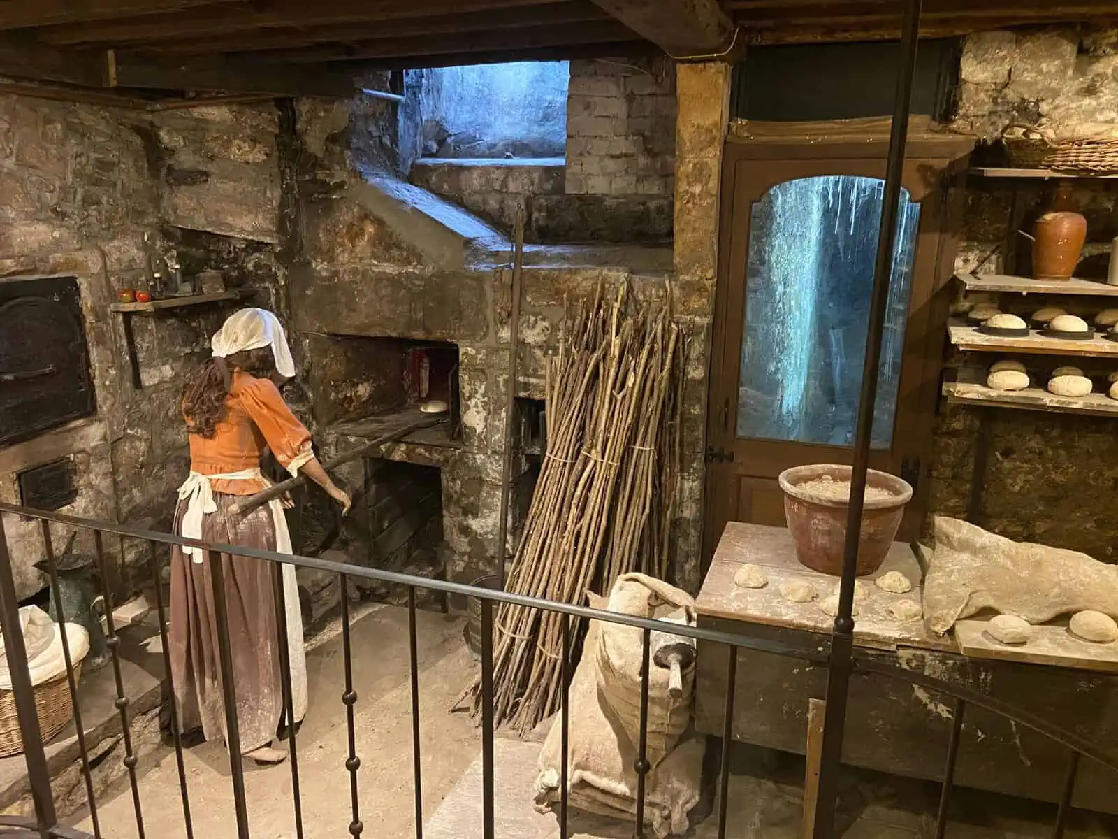 Sally Lunn's House in Bath, museum and oven