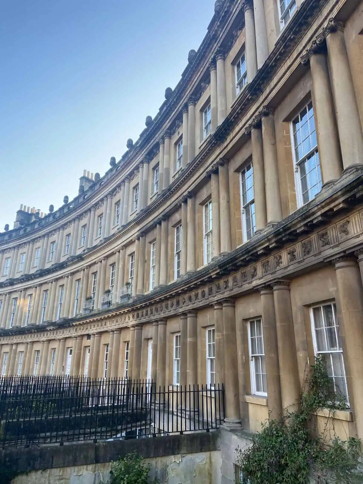 The Circus, a circle of Georgian houses with columns that I saw during my weekend break in Bath, England