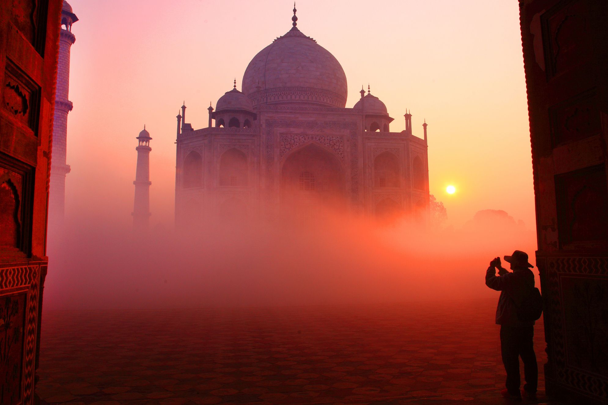 taj mahal at sunrise