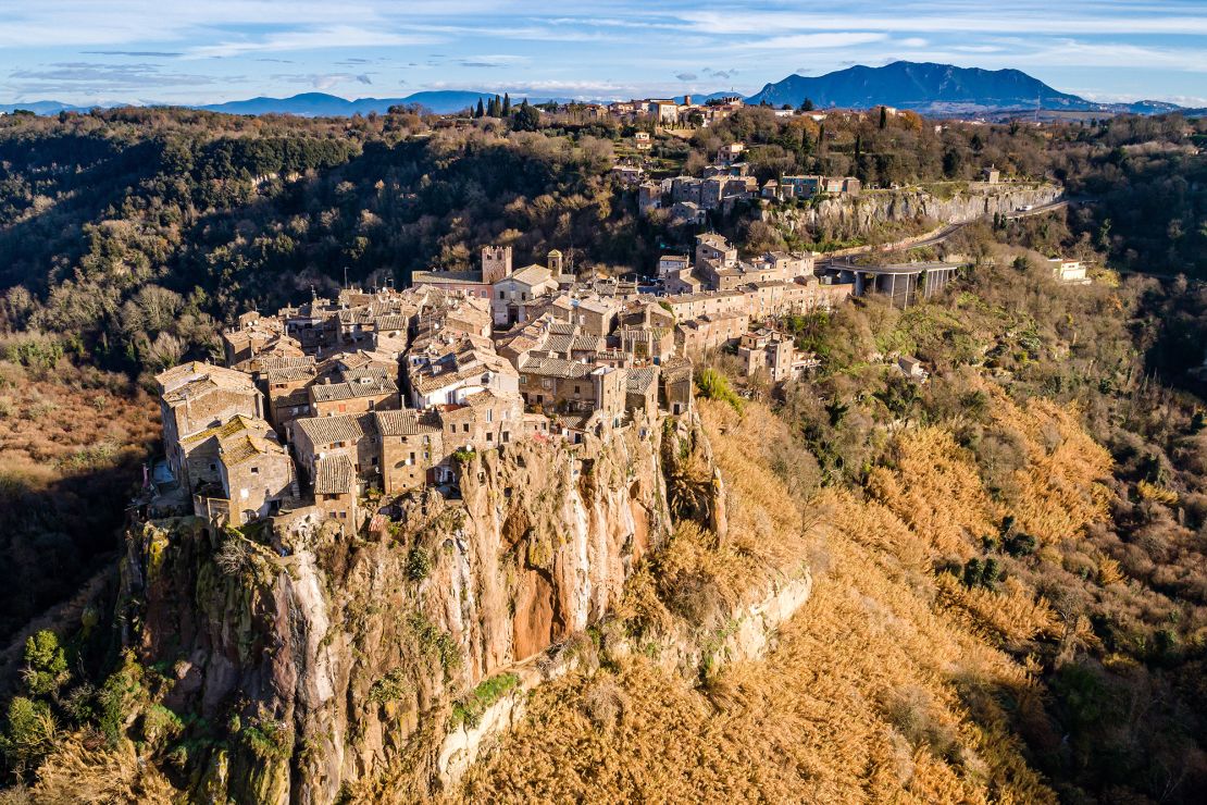 The medieval village of Calcata perches over dramatic cliffs.