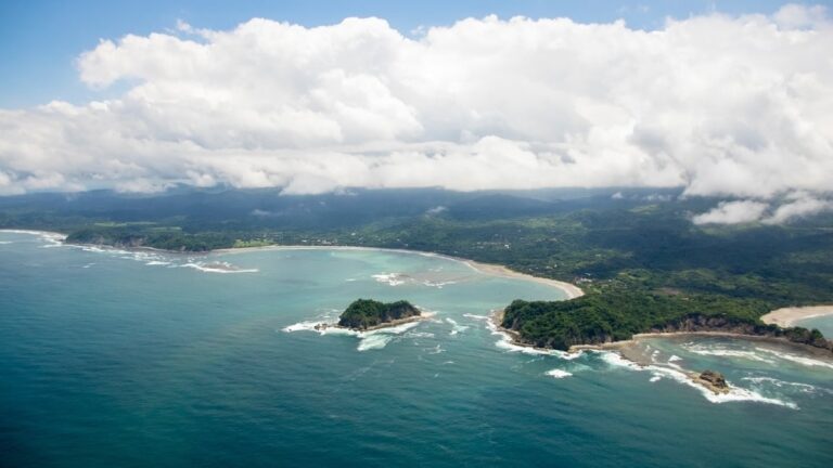 Moving to Costa Rica: 10 Reasons to Make the Move (And 10 Reasons to Think Twice)