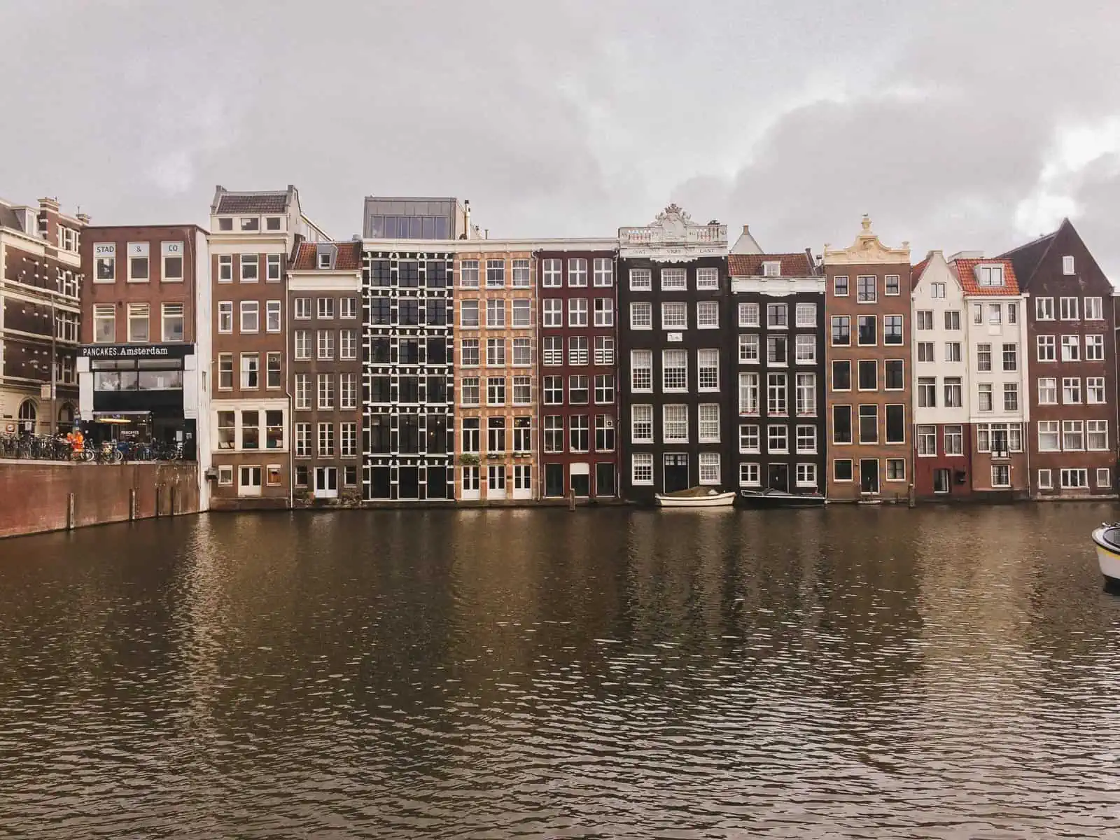 skinny houses in Amsterdam lined up along the canal